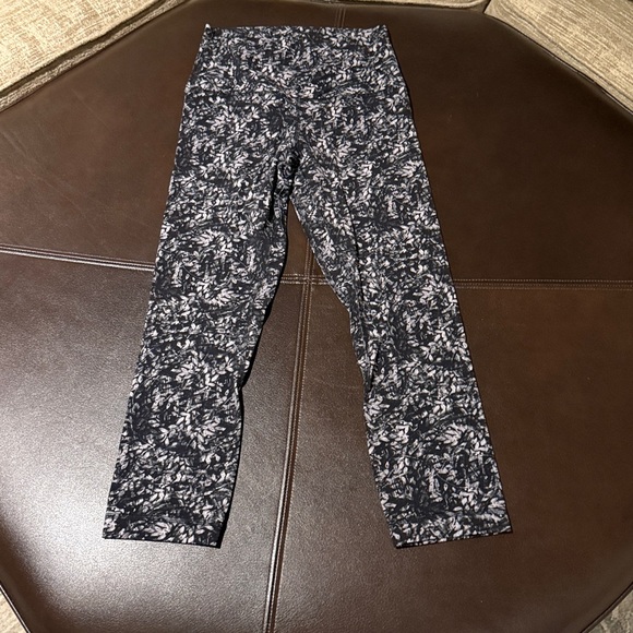 Lululemon Black and White Patterned Leggings - Picture 1 of 4